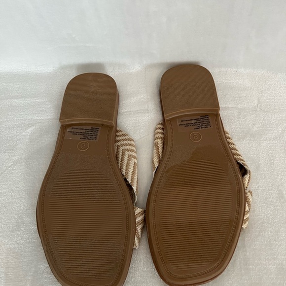 Universal Threads Sandals - Picture 3 of 4